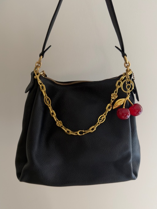 Coach Handbags - Coach Shay Black Pebbled Leather Bag 💼